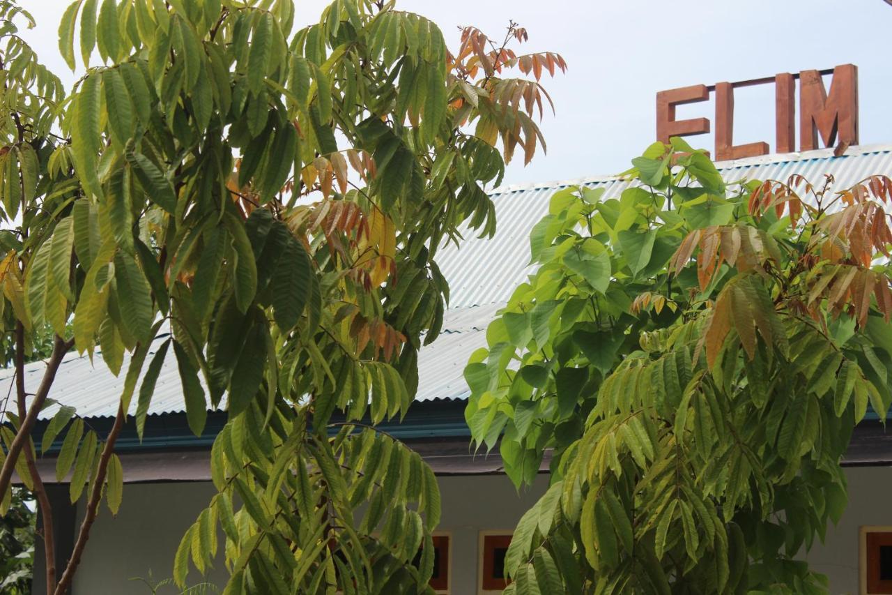 Pondok Wisata Dan Restoran Elim Hotel Waingapu Exterior photo