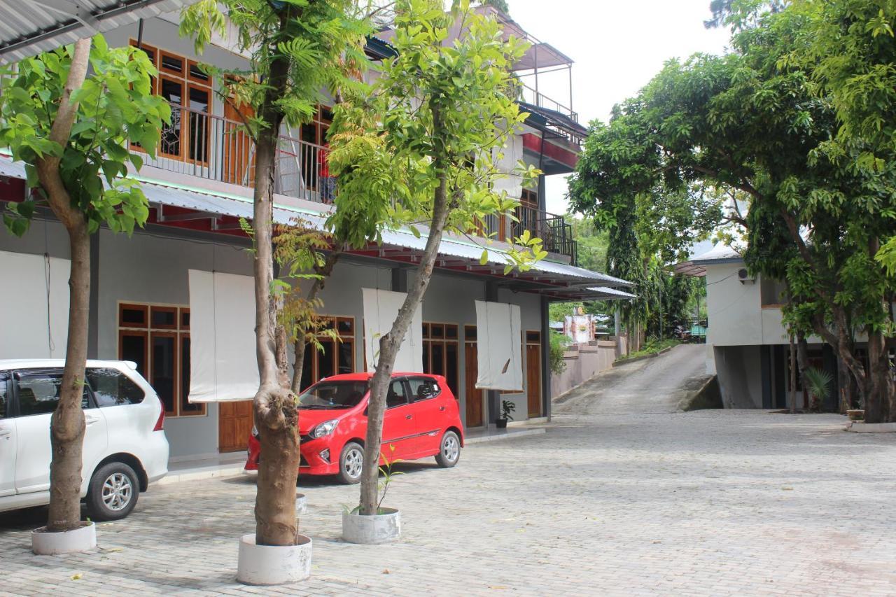 Pondok Wisata Dan Restoran Elim Hotel Waingapu Exterior photo