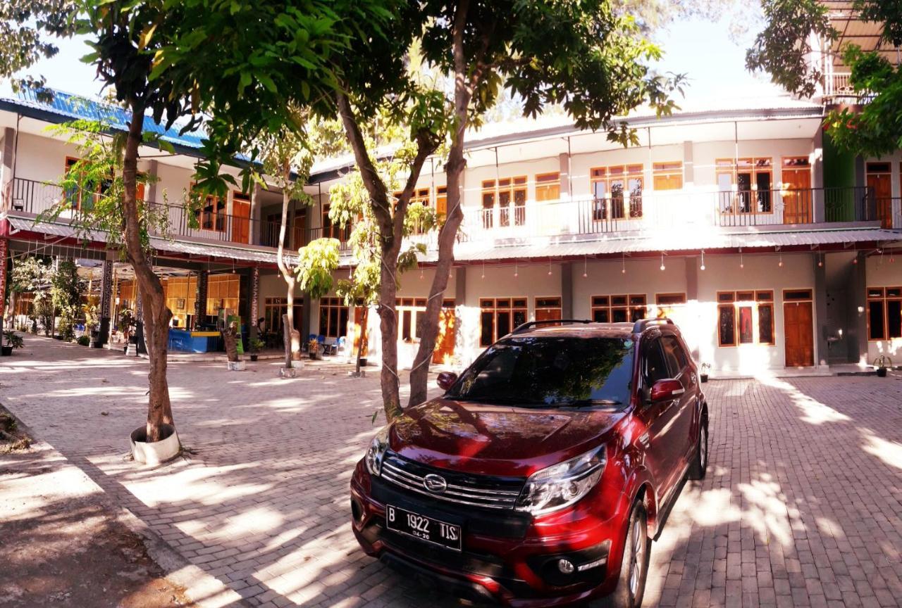 Pondok Wisata Dan Restoran Elim Hotel Waingapu Exterior photo